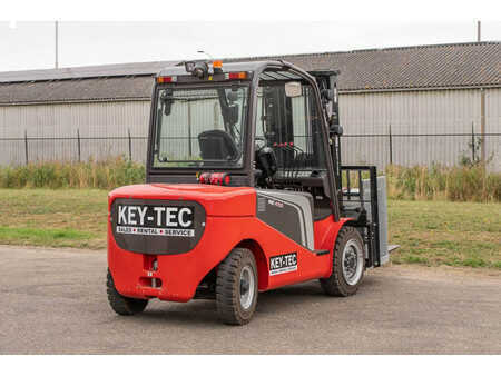 Chariots électriques à 4 roues 2024  Manitou ME 450 (5)