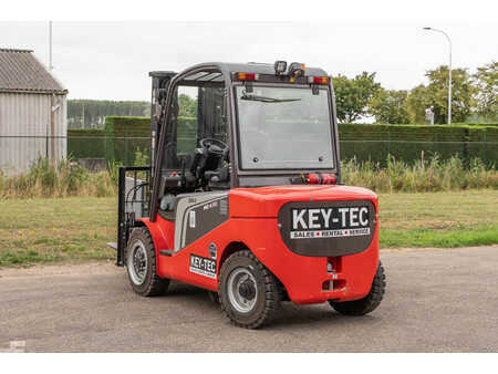 Chariots électriques à 4 roues 2024  Manitou ME 450 (7)