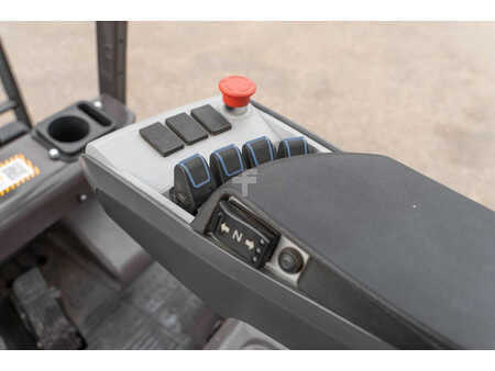 Chariots électriques à 4 roues 2023  Manitou ME 430 (18)
