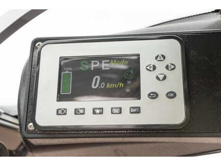 Chariots électriques à 4 roues 2023  Manitou ME 430 (19)