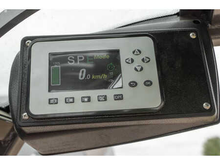 Chariots électriques à 4 roues 2023  Manitou ME 435 (17)