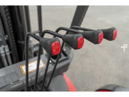 Chariots électriques à 4 roues 2023  Manitou ME 435 (18)