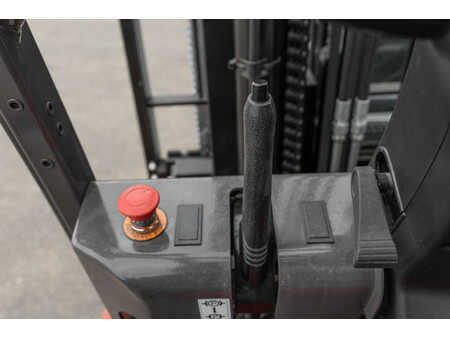 Chariots électriques à 4 roues 2023  Manitou ME 435 (19)