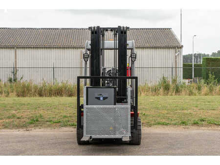 Chariots électriques à 4 roues 2023  Manitou ME 435 (2)