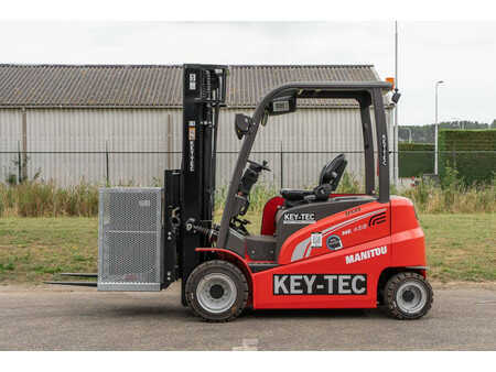 Chariots électriques à 4 roues 2023  Manitou ME 435 (4)