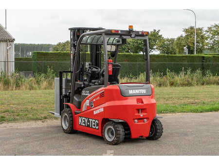 Chariots électriques à 4 roues 2023  Manitou ME 435 (7)