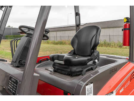 Chariots électriques à 4 roues 2023  Manitou ME 435 (14)