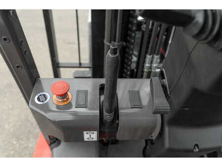 Chariots électriques à 4 roues 2023  Manitou ME 435 (16)