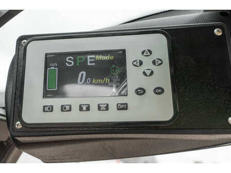 Chariots électriques à 4 roues 2023  Manitou ME 435 (18)