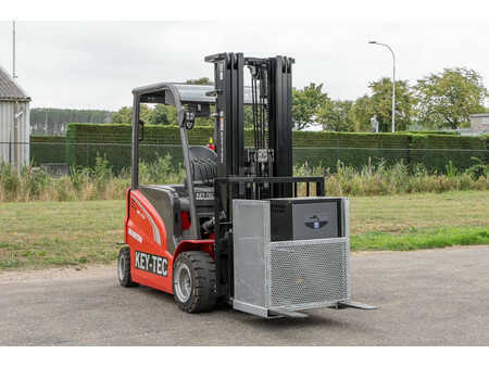 Chariots électriques à 4 roues 2023  Manitou ME 435 (3)