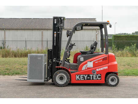 Chariots électriques à 4 roues 2023  Manitou ME 435 (4)