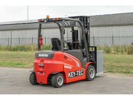 Chariots électriques à 4 roues 2023  Manitou ME 435 (5)