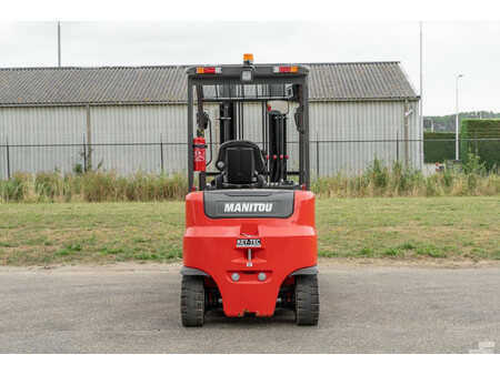 Chariots électriques à 4 roues 2023  Manitou ME 435 (6)