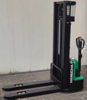 Pinontavaunu 2024  HC (Hangcha) Hochhubwagen Mini Range Doublecolumn Li-Ion (1)