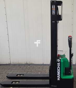 Pinontavaunu 2024  HC (Hangcha) Hochhubwagen Mini Range Doublecolumn Li-Ion (2)