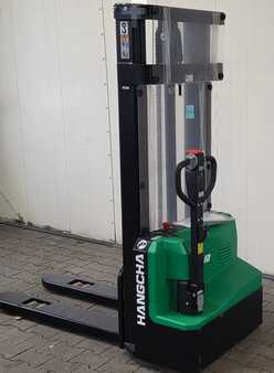 Pinontavaunu 2024  HC (Hangcha) Hochhubwagen Mini Range Doublecolumn Li-Ion (3)