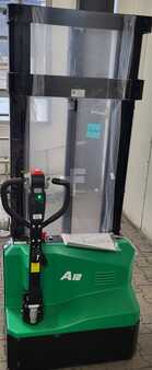 Pinontavaunu 2024  HC (Hangcha) Hochhubwagen Mini Range Doublecolumn Lithium Ion (4)