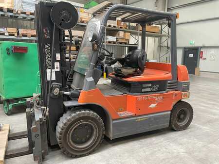 Elektro čtyřkolový VZV 2008  Toyota 7FBMF45 (1)