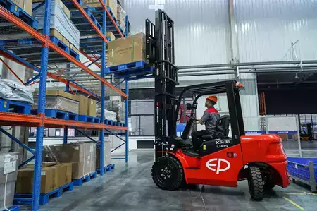 Elektromos 4 kerekű 2025  EP Equipment EFL382X5 (1)
