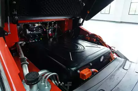 Elektromos 4 kerekű 2025  EP Equipment EFL382X5 (2)