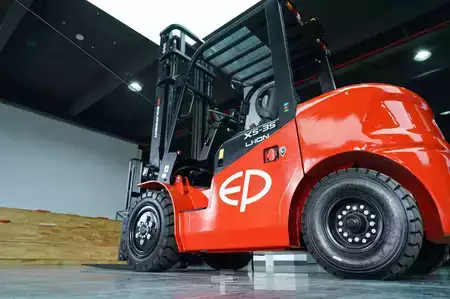 Elektromos 4 kerekű 2025  EP Equipment EFL382X5 (4)