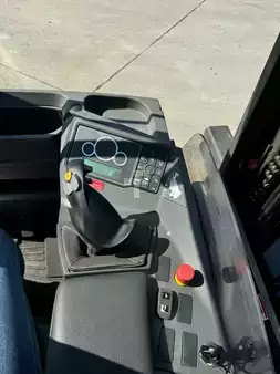 Carretilla retráctil 2016  Linde R25 (3)