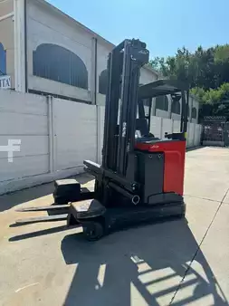 Carretilla retráctil 2016  Linde R25 (5)