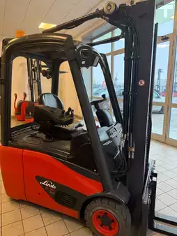 Carrelli elettrici 3 ruote 2014  Linde E16C (1)