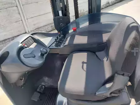 Carrelli retrattili 2013  Linde R16 (5)