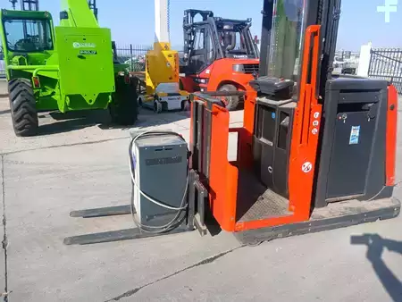 Vertikal-Kommissionierer 2009  Linde V11 (5)