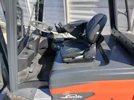 Carrelli elettrici 4 ruote 2011  Linde E25 (2)