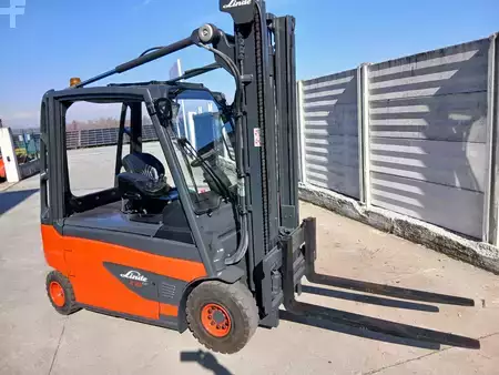 Carrelli elettrici 4 ruote 2011  Linde E25 (3)