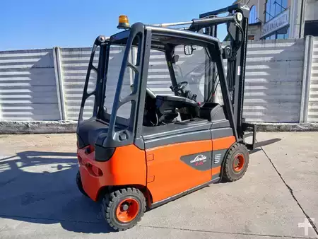 Carrelli elettrici 4 ruote 2011  Linde E25 (4)