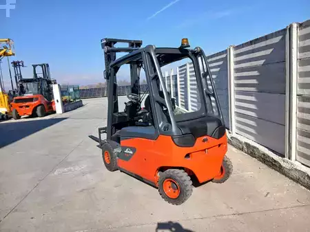 Carrelli elettrici 4 ruote 2011  Linde E25 (5)