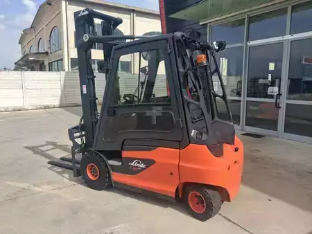 Carrelli elettrici 4 ruote 2016  Linde E30 (4)