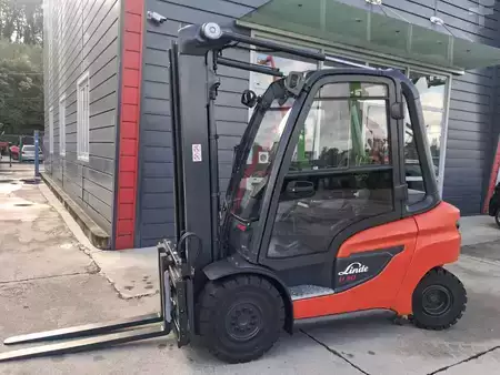 Empilhador diesel 2021  Linde H30 (1)