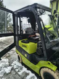 Carretilla elevadora GLP 2021  Clark C18 (6)