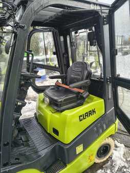 Carretilla elevadora GLP 2021  Clark C18 (2)