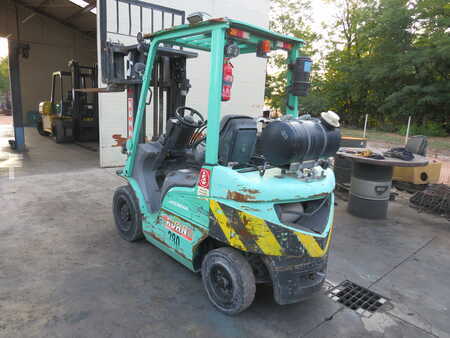 Gázüzemű targoncák 2017  Mitsubishi FG25N (3)