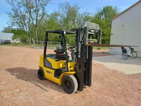 Konttitrukit 2015  Hyundai 25D-7E (3)
