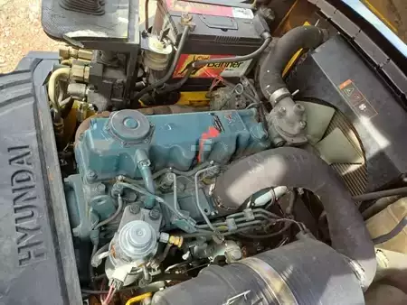 Konttitrukit 2015  Hyundai 25D-7E (6)
