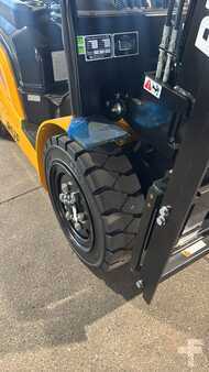 Carretilla elevadora diésel 2025  UN Forklift  F Serie 3.0T Diesel Kubota (5)