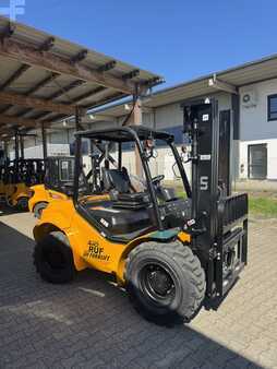 Carretilla elevadora diésel 2025  UN Forklift 3.5T Rough Terrain (2)