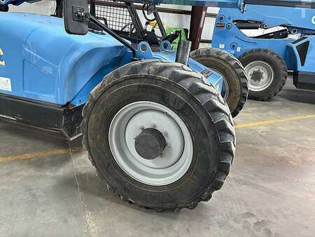 Manipulador Telescópico fijo 2015  Genie GTH-844 (3)