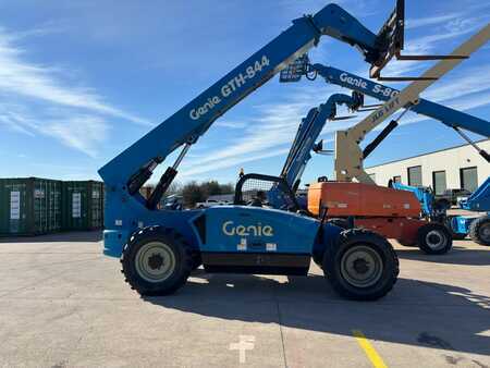 Manipulador Telescópico fijo 2015  Genie GTH-844 (2)