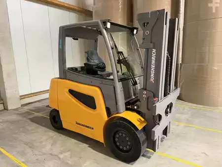 Carrelli elettrici 4 ruote 2020  Jungheinrich EFG 540 (2)