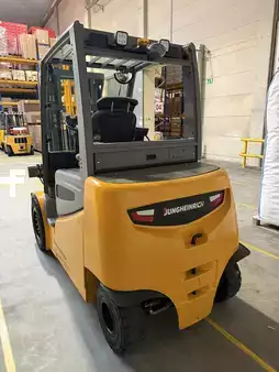 Carrelli elettrici 4 ruote 2020  Jungheinrich EFG 540 (4)