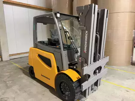 Carrelli elettrici 4 ruote 2024  Jungheinrich EFG 540 (2)