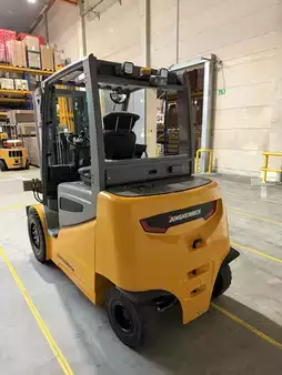 Carrelli elettrici 4 ruote 2024  Jungheinrich EFG 540 (4)