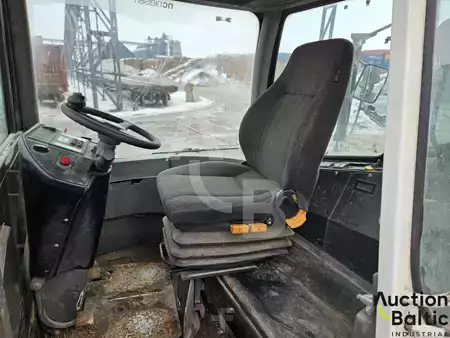 Terminál traktor 2007  Terberg RT222 (9)